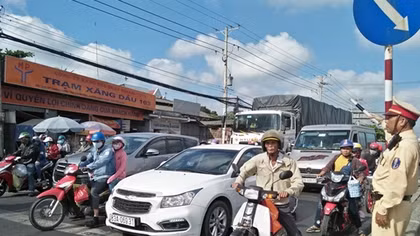 Phân luồng từ xa, phòng ngừa ùn tắc giao thông ngày cuối nghỉ Tết