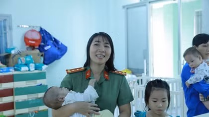Tuổi trẻ Công an tỉnh Bình Dương với ngày Chủ nhật tình nguyện