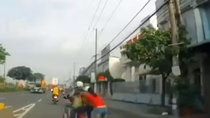 Truy bắt hai kẻ cướp kéo lê nữ chủ hàng trên đường
