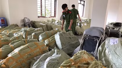 Nhân viên bưu điện vận chuyển 100 xe đạp lậu