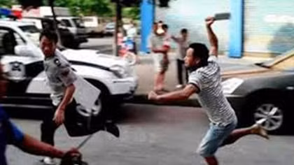 Tạm giữ kẻ côn đồ đâm gục hai người can ngăn