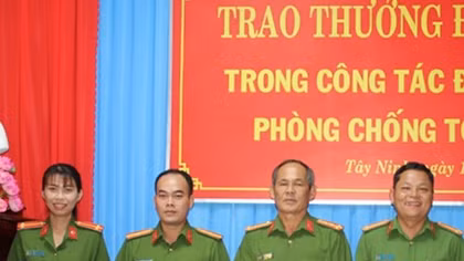 Bộ Công an khen thưởng các tập thể phá 2 chuyên án