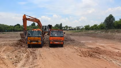 Đột kích “công trường” khai thác đất trái phép ở Tây Ninh