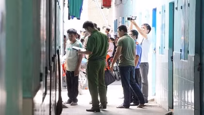 Nam thanh niên hoảng hốt phát hiện bạn gái tử vong ngay trên giường ngủ