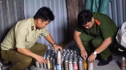 Hàng nghìn bình gas gỉ thu giữ tại khu vực sang chiết lậu 