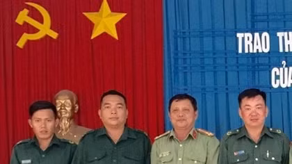 Khen thưởng 3 cá nhân dũng cảm truy bắt tội phạm