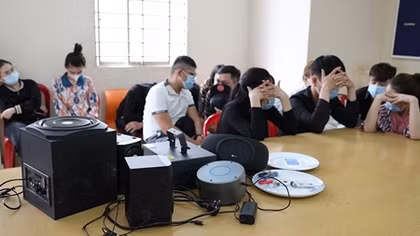 14 thanh niên thuê khách sạn chơi ma tuý
