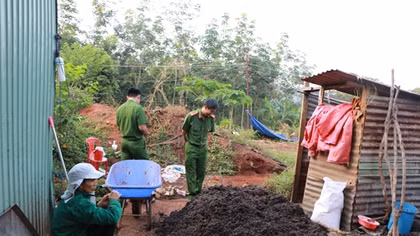 Hàng tạ tiêu lép trộn hóa chất biến thành... chất lượng cao