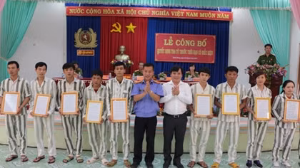 Trại giam An Phước và Công an tỉnh Thừa Thiên - Huế tha tù trước thời hạn cho phạm nhân