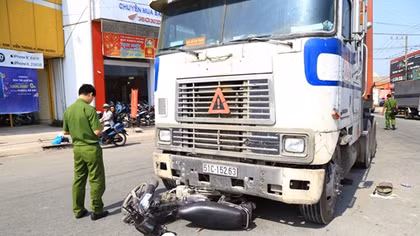 Truy tìm tài xế xe container cán chết người