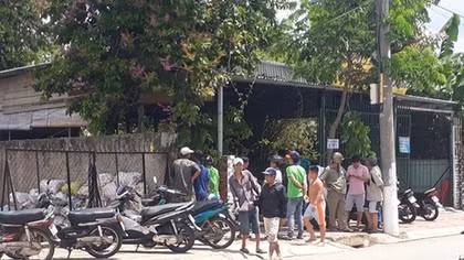Người đàn ông tử vong cạnh xe máy nằm chắn ngang con hẻm