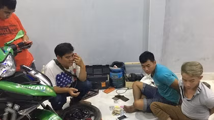 Băng nhóm chuyên “rã” hơn 8 xe gian rồi thay biển số giả