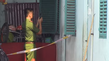 Ghen tuông dùng xăng đốt vợ rồi "cùng cháy"
