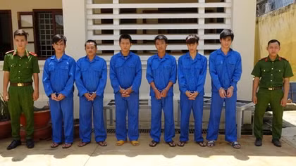 Bắt 6 đối tượng dùng súng, mã tấu giải quyết mâu thuẫn