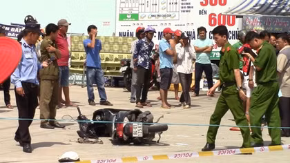 Tránh đèn đỏ, xe ben cán tử vong một cô gái