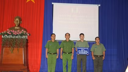 Khen thưởng nhiều tập thể, cá nhân dũng cảm truy bắt tội phạm