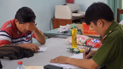 Thu giữ hàng trăm thùng bột ngọt Trung Quốc đóng mác hàng hiệu