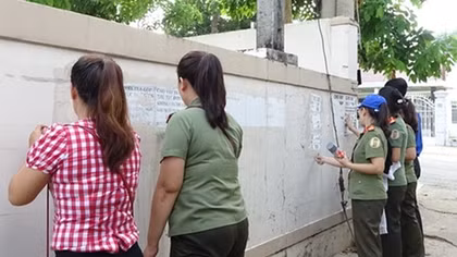 Ra quân xóa bỏ tờ rơi quảng cáo cho vay “tín dụng đen”