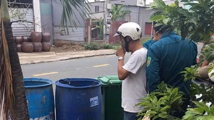 Nhặt ve chai, phát hiện thi thể thai nhi ở thùng rác