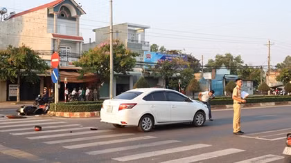 Trên đường về nhà, thiếu nữ 17 tuổi bị ô tô tông tử vong