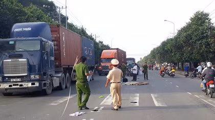 Truy tìm tài xế tông thương vong 2 mẹ con trên đường đi làm