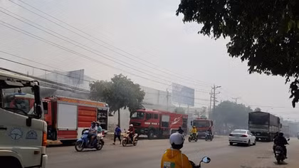 Cháy lớn xưởng cơ khí ở Bình Dương