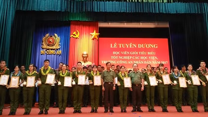 Tuyên dương học viên giỏi tiêu biểu tốt nghiệp các học viện, trường CAND