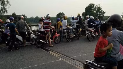 Cứu bạn gái tự tử sông Sài Gòn, nam thanh niên chết đuối