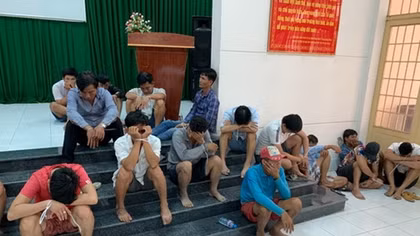 Bắt hơn 40 đối tượng đá gà và lắc tài xỉu tại gia