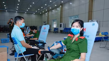 Hơn 1000 sinh viên Đại học CSND hiến máu cứu người