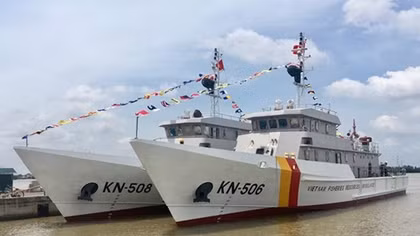 Hạ thủy hai tàu kiểm ngư vỏ thép