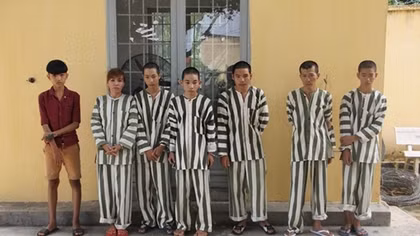 Cặp vợ chồng “hờ” điều hành đám con nuôi bán hàng trắng