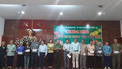 Ấm tình đồng bào nghèo quận 12