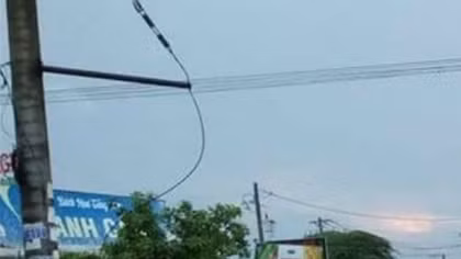 Tìm thấy thi thể nam thanh niên bị nước mưa cuốn xuống cống