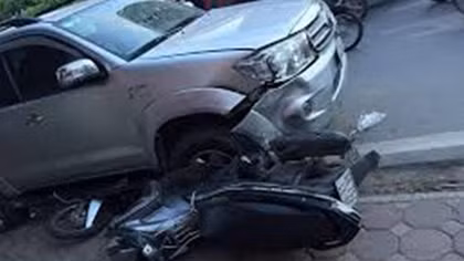 Mâu thuẫn tiền bạc, dùng ôtô đâm người khác trọng thương