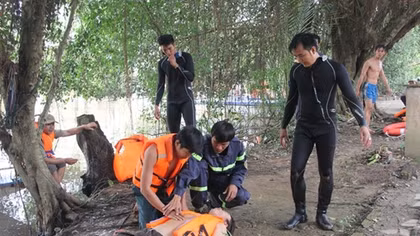 Công an Tây Ninh tập huấn kỹ năng cứu nạn, cứu hộ cho 100 người dân