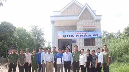 Tuổi trẻ An ninh tặng nhà nhân ái cho đoàn viên nghèo