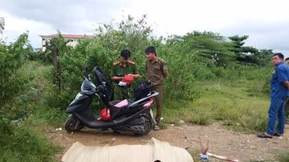 Cô gái tử vong bất thường dưới Hồ Đá