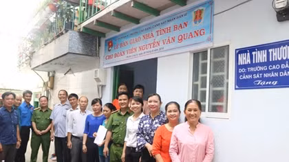 Trường Cao đẳng CSND II trao tặng 5 nhà tình thương, đại đoàn kết