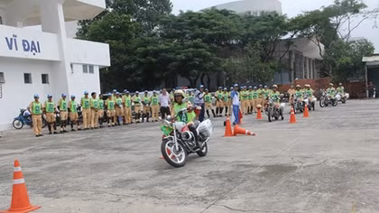 Nâng cao kỹ năng lái xe mô tô phân khối lớn an toàn cho Cảnh sát giao thông