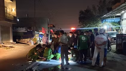 Tông vào đàn trâu, nam thanh niên ngã xuống đường tử vong