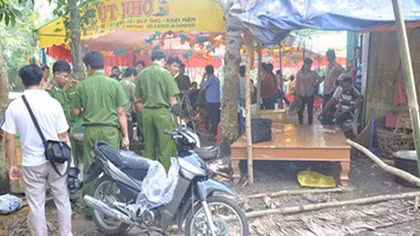 Can ngăn chồng cãi vã ở đám cưới, vợ bị đâm tử vong