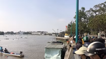 Thi thể nữ phân hủy trên sông Sài Gòn