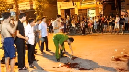 Nghi án nam thanh niên bị cắt cổ chết trên đường