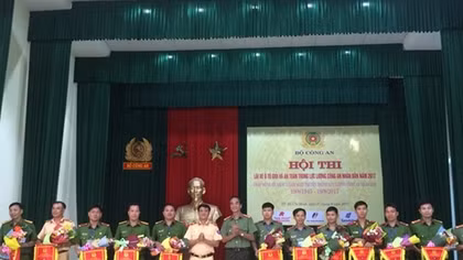 Hội thi “Lái xe ô tô giỏi và an toàn trong lực lượng CAND” phía Nam