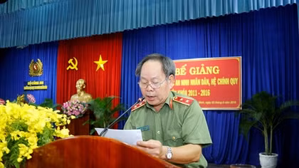 Trao bằng tốt nghiệp cho hơn 500 tân sỹ quan An ninh “vừa hồng, vừa chuyên” 
