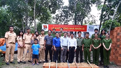 Xây dựng nhà nhân ái cho người dân nghèo