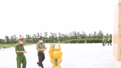 Công an Tây Ninh dâng hương tri ân các Liệt sĩ