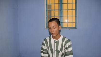 Giả vờ mua dâm để cướp tài sản