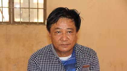 Dùng mã tấu để bán ma túy
